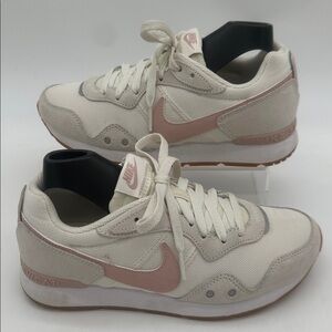 Nike Womens Venture Runner CK2948-104 Cream White Sail Pink Shoes Sneaker Size 7